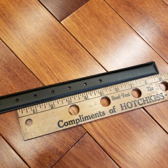 Kate Spade leather belt. 1" Stitched Edge Black, Pinmount Logo. - Picture 9 of 10